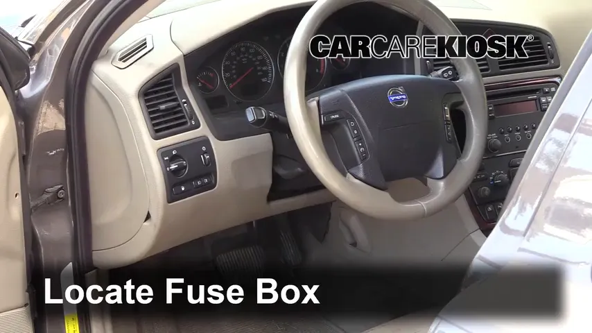 2006 Volvo XC70 2.5L 5 Cyl. Turbo Fuse (Interior)